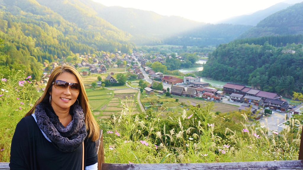 In the afternoon, you can visit Shirakawago Japanese village that is a world heritage site.