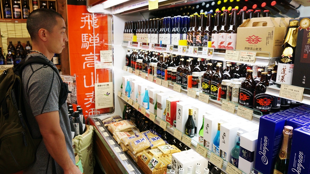 Pick up some local sake and craft beer!