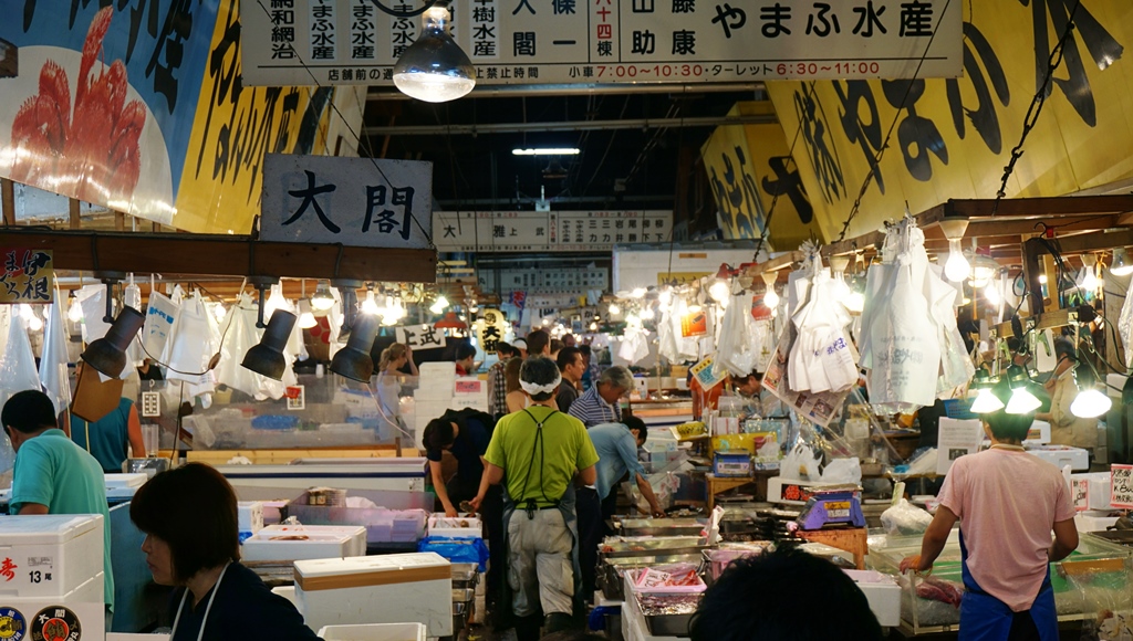 Wholesalers at Tsukiji Fish Market (inside)