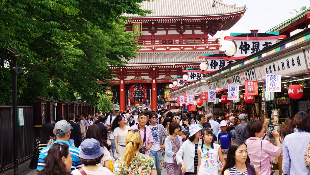 Nakamise shopping streets at Sensoji temple