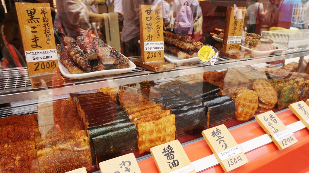 Need a break? Let's have some Japanese snack or fresh rice crackers!