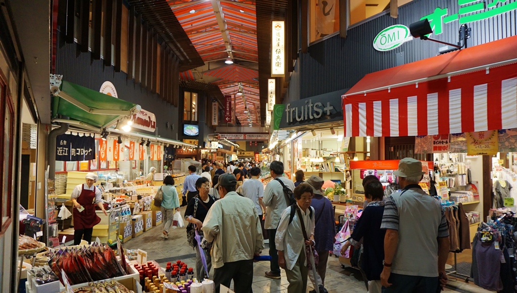 Now we are at Omicho market in Kanazawa where locals go shopping!