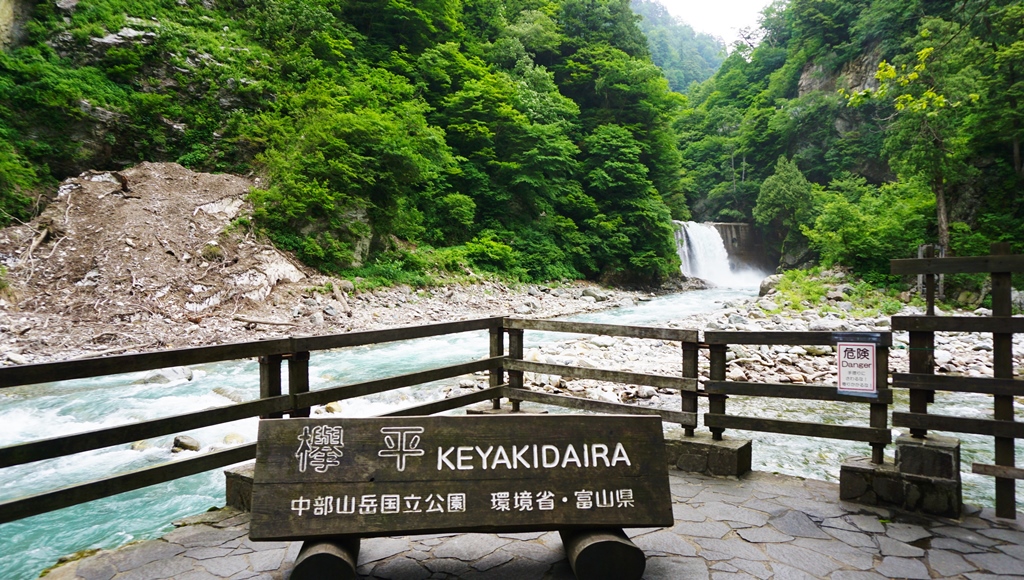 Finally, we made it to the end of the train line or the deep in Kurobe mountains.