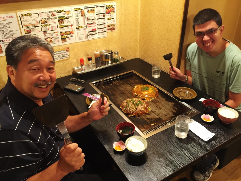Must try Osaka's local food like this one, Okonomiyaki! 
